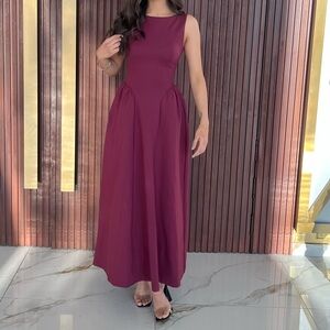 Wore it twice tho. Selling it because I’m into this  burgundy color anymore.